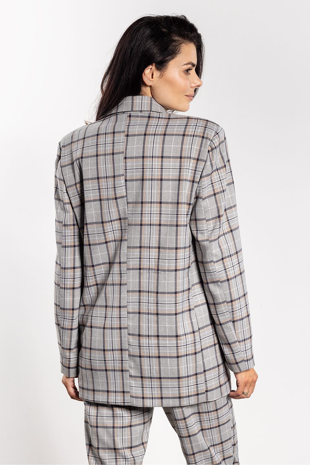 Luxurious women's oversized checkered blazer by awama, showcasing modern design with flap pockets and classic lapel.