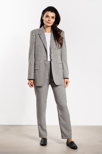 Elegant women's oversized checkered blazer by awama, featuring a stylish lapel collar and button closure, perfect for refined business and casual elegance.