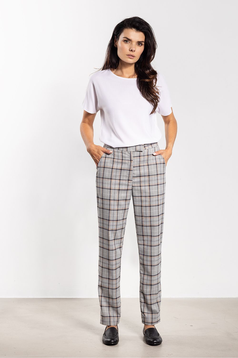 Elegant plaid cigarette trousers for women by Awama showcasing a stylish fitted cut and medium waist, perfect for both casual and office wear.