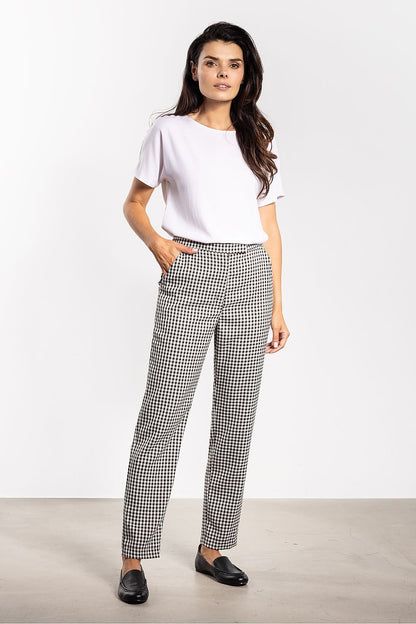 Luxury plaid trousers by Awama for women, available in sizes S to XL, combining comfort with elegance for an effortlessly chic look.