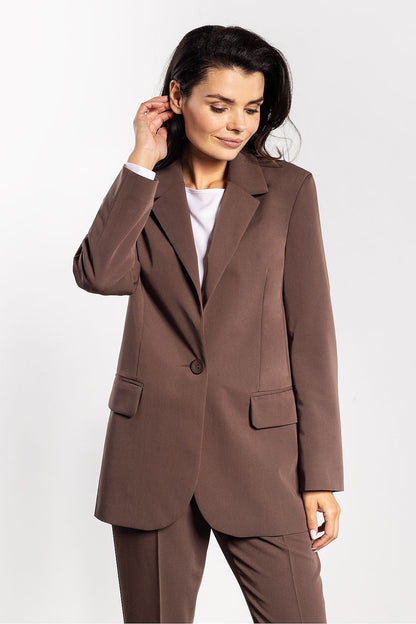 Awama's women's blazer featuring classic lapels and buttoned front, ideal for business meetings and formal occasions.