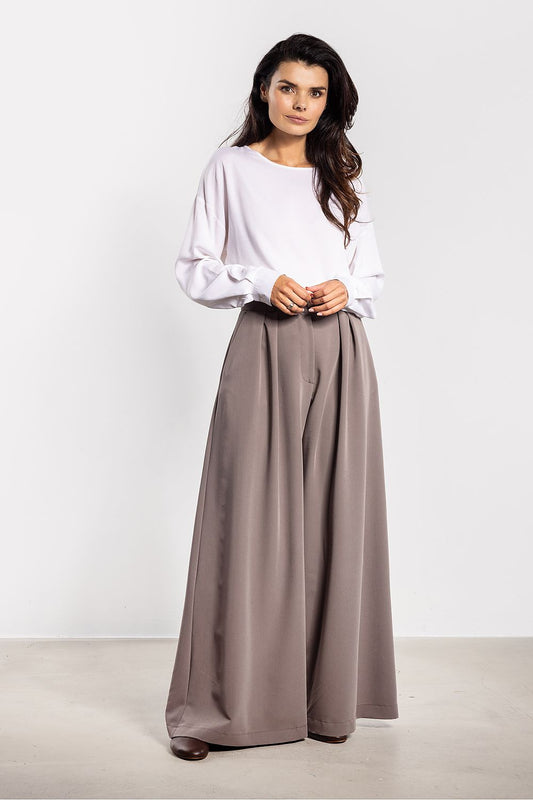 Elegant high-waist wide-leg trousers for women by Awama, featuring flared legs and side pockets, perfect for both casual and formal occasions.