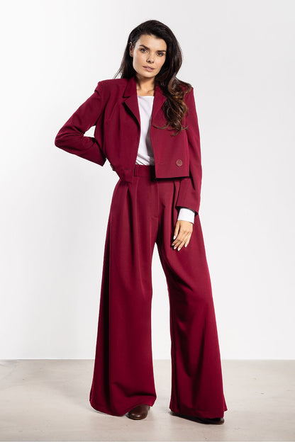 Close-up of Awama's elegant women's wide-leg trousers, showcasing luxurious fabric and functional side pockets, ideal for both office and everyday styling.