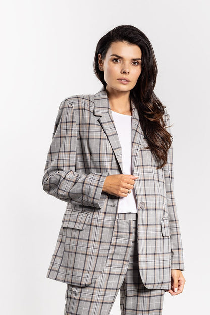 Chic women's oversized checkered blazer in premium fabric by awama, an ideal layering piece for both formal and casual occasions.
