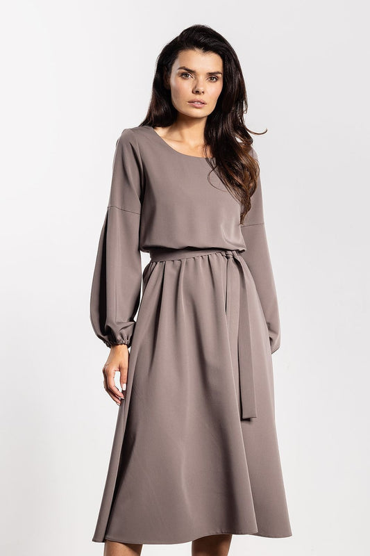 Elegant loose-cut midi dress by awama, featuring a cinched elastic waistband, a stylish belt, and delicate puffy sleeves. Perfect for both casual and formal occasions, available in EU sizes S to XL.