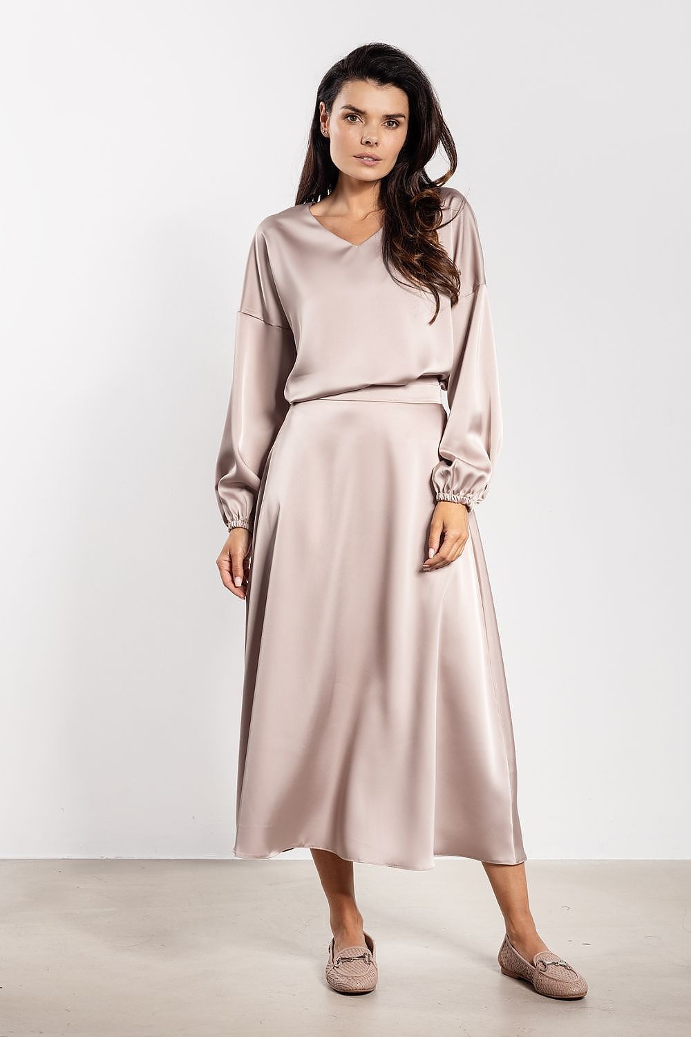 Stunning Awama satin midi skirt featuring a classic flared design, perfect for enhancing any elegant wardrobe collection.