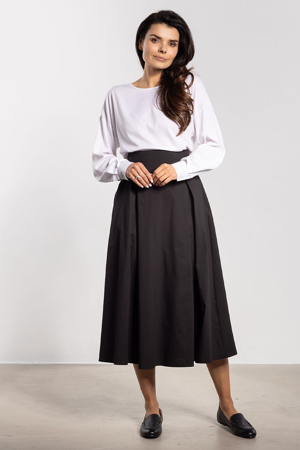 Flared bottom silhouette of the luscious midi skirt by Awama, accentuating the waist while maintaining a sophisticated look.