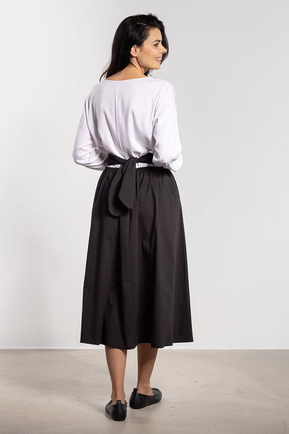 Versatile styling options with the elegant midi skirt by Awama, designed to complement both classic and contemporary looks.
