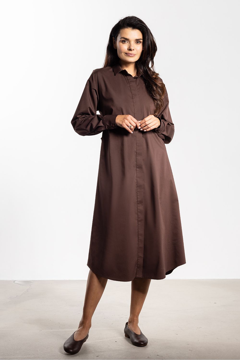 Awama's elegant cotton blend midi shirt dress, featuring a classic collar and sophisticated long sleeves for a timeless look.