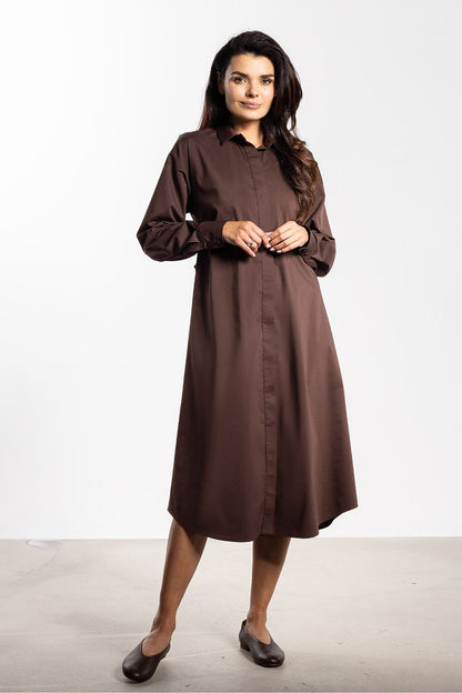 Awama's elegant cotton blend midi shirt dress, featuring a classic collar and sophisticated long sleeves for a timeless look.