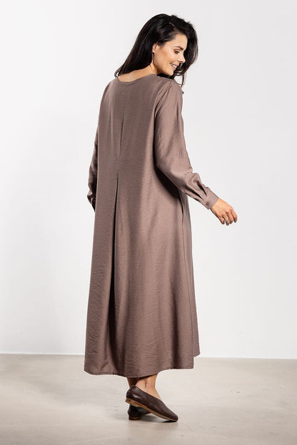 Awama elegantly modern A-Line maxi dress with belt, showcasing a minimalist design ideal for casual and elegant occasions.