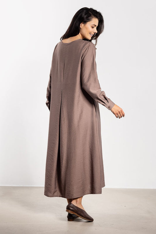 Awama elegantly modern A-Line maxi dress with belt, showcasing a minimalist design ideal for casual and elegant occasions.