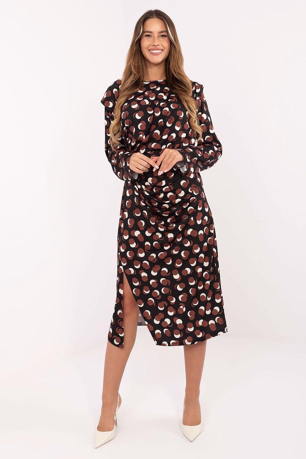 Elegant midi dress with geometric pattern and shoulder pads by Rue Paris, showcasing classic cut and modern design for a luxurious appearance.