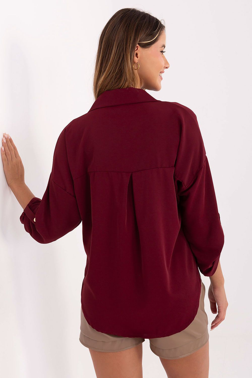 Chic women's button-up shirt by Rue Paris with rolled-up sleeves and exquisite brooch detailing, combining comfort with classic elegance.