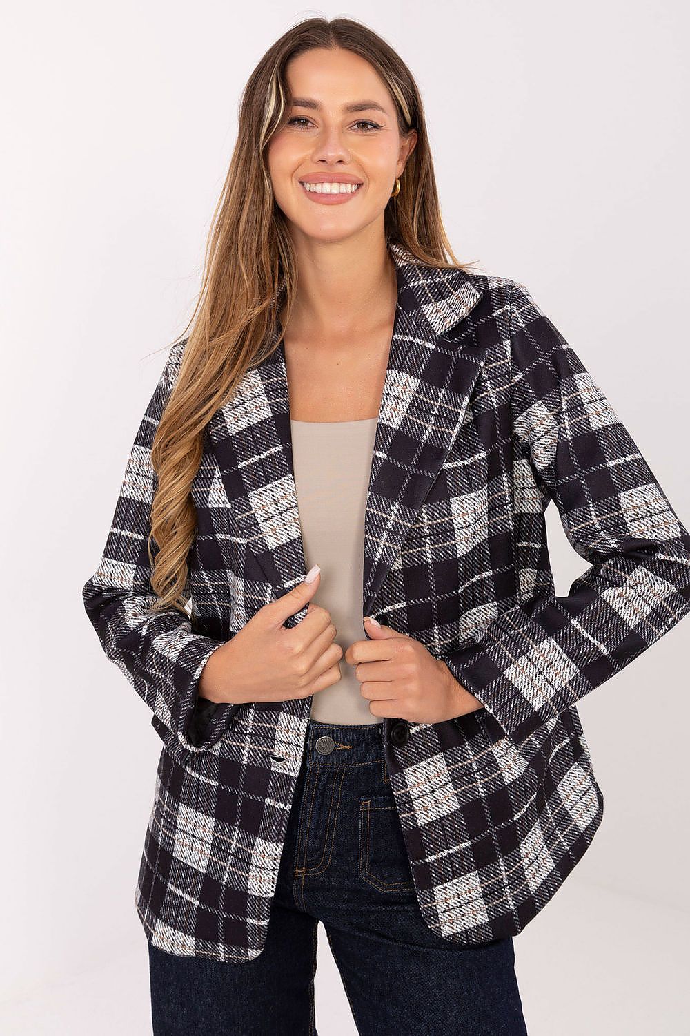 Elegant women's checked blazer with shoulder pads from Rue Paris, showcasing classic style and sophisticated design.