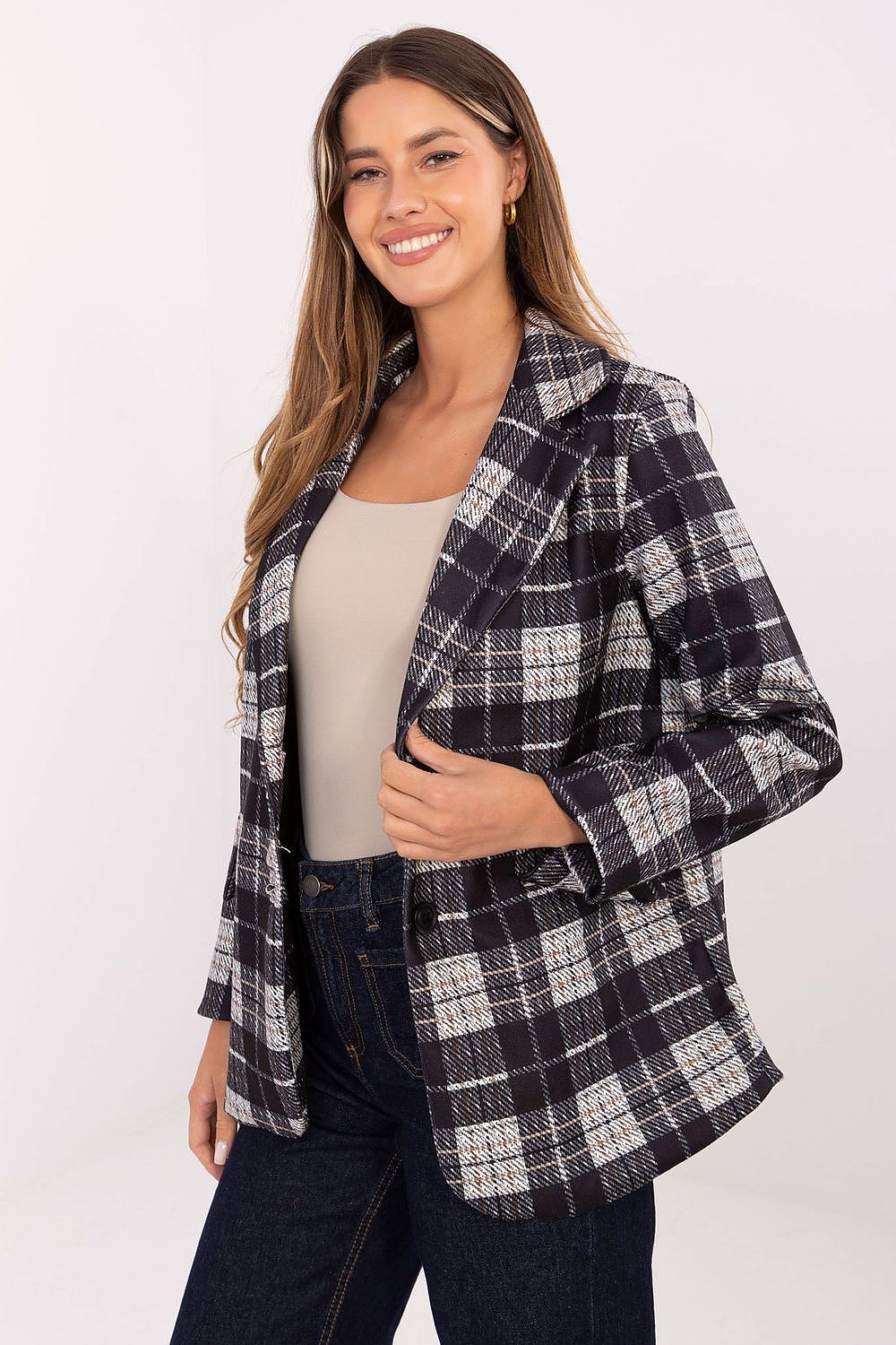 Close-up of Rue Paris women's checked blazer featuring structured shoulder pads and luxurious lining, perfect for both casual and formal occasions.