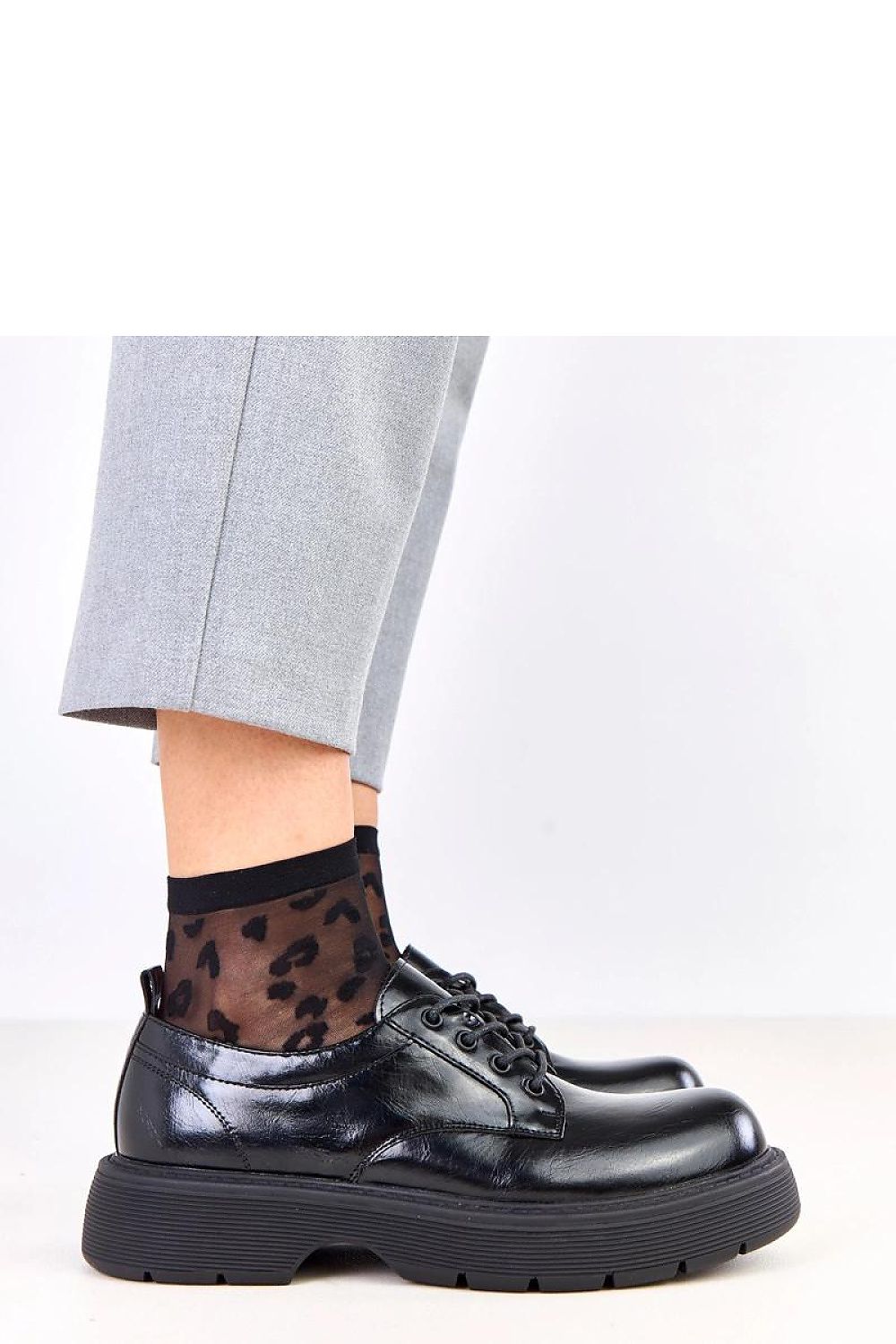 Close-up of Solea women's platform shoes, highlighting the high-quality synthetic leather finish and natural leather insole, perfect for a luxurious and breathable fit.