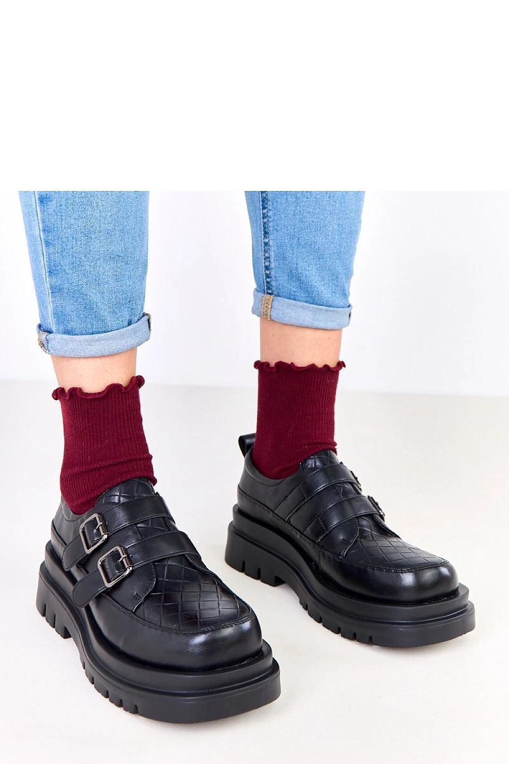 Stylish Solea slip-on platform shoes with natural leather insole, designed for optimal comfort and modern elegance.