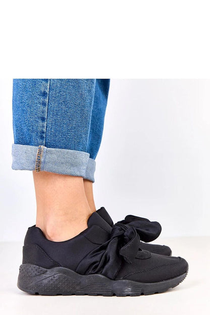 Solea stylish slip-on sports shoes featuring a decorative bow, crafted from lightweight and breathable fabric, perfect for luxury casual styling.