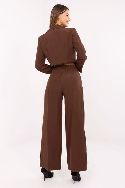 Chic Rue Paris high waist pants with long, wide legs, highlighting comfort and elegance, perfect for day-to-night wear.