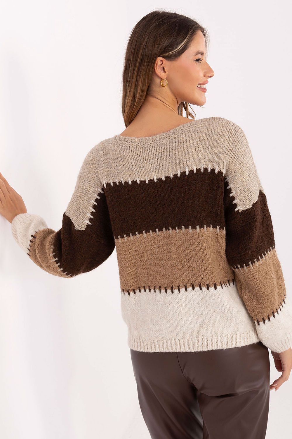 High-quality oversized jumper by Italy Moda, crafted from a blend of acrylic and wool, perfect for warmth and stylish everyday wear.