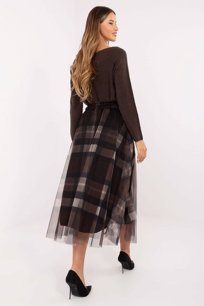 Close-up detail of Italy Moda's elegant midi tulle skirt showcasing the delicate layer of tulle and comfortable elastic waistband.