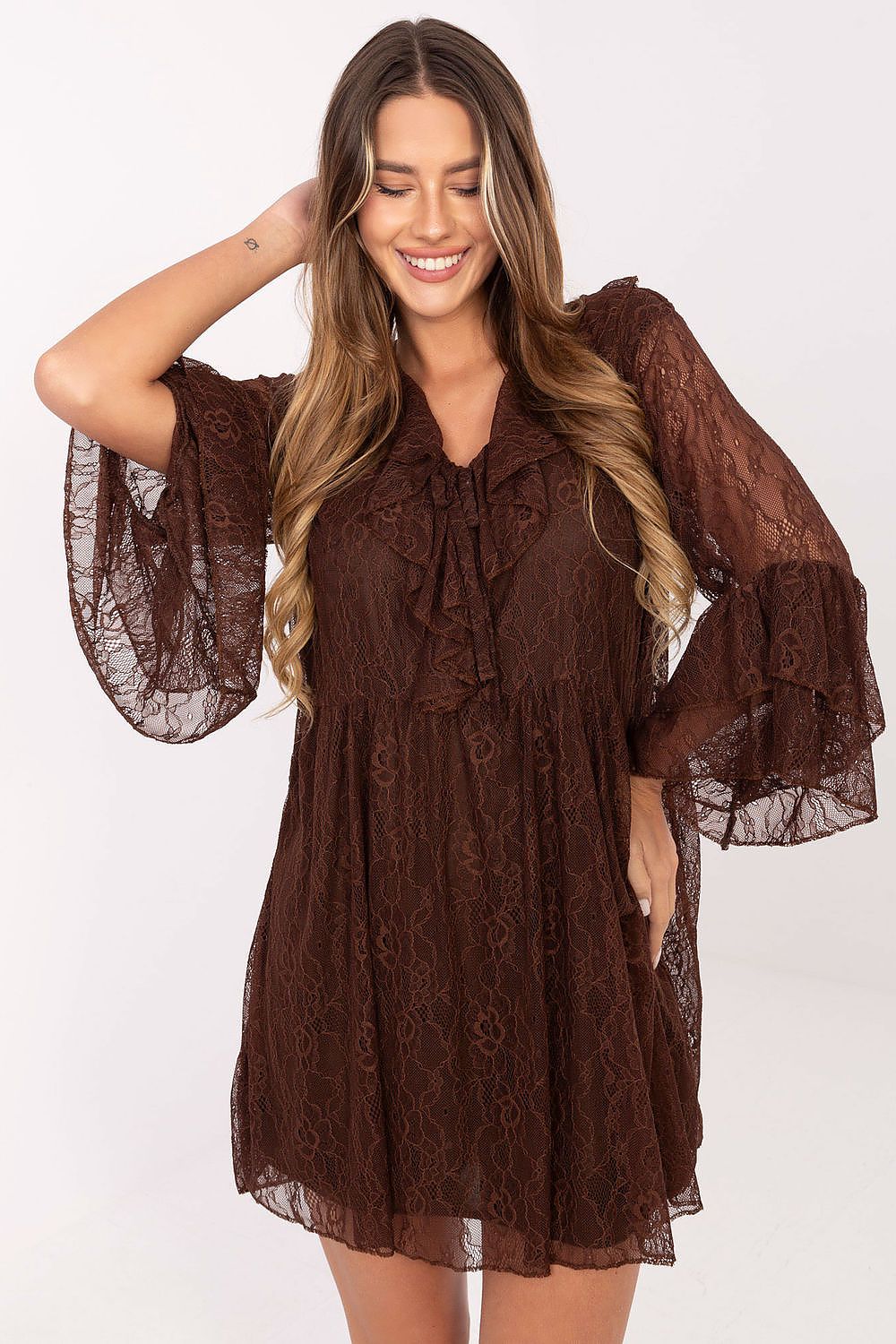 Elegant Italy Moda lace evening dress featuring a sweetheart neckline and flared cut, perfect for formal occasions.