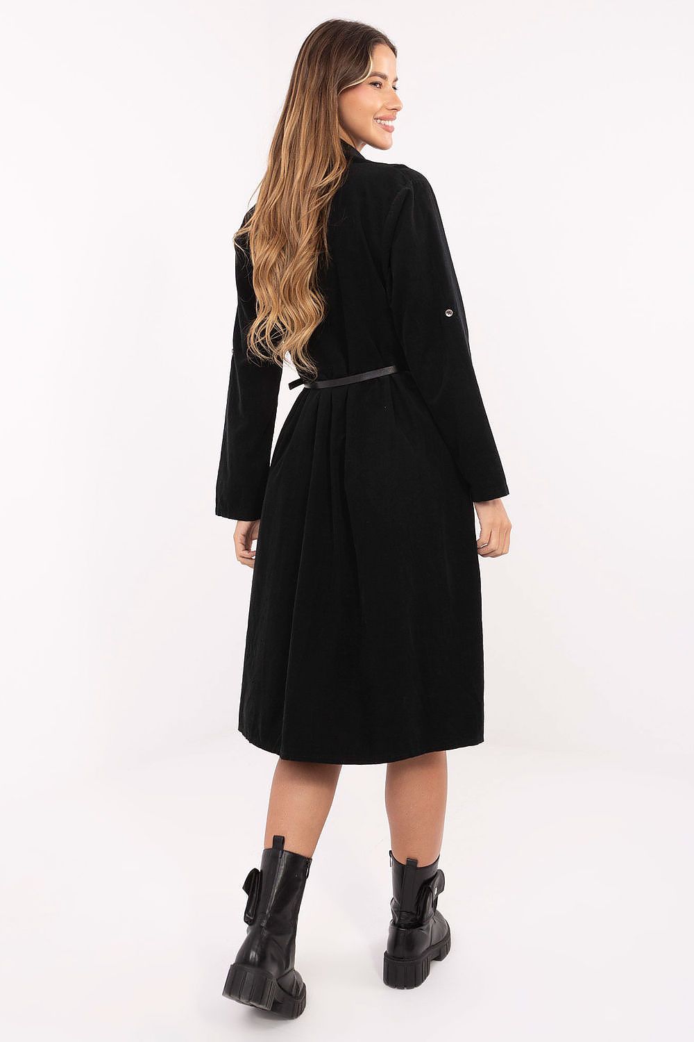 Close-up of the belt detail on the Classic Cotton Midi Shirt Dress by Italy Moda, accentuating the waist for a flattering silhouette.