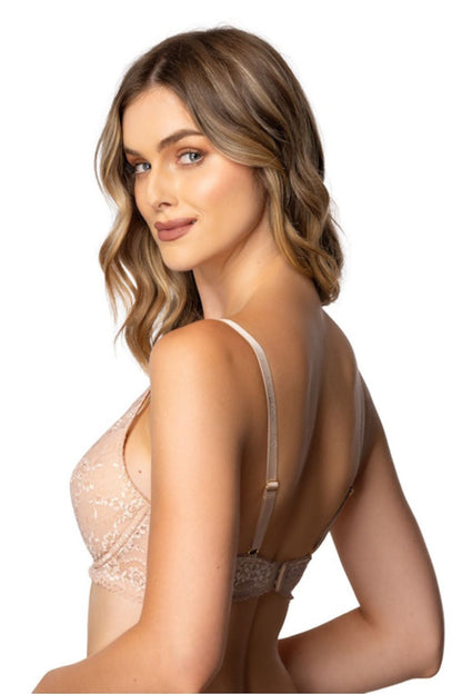 Close-up of the luxurious lace detailing of the Sonnet beige push-up bra by Mat, showcasing high-quality craftsmanship ideal for enhancing your silhouette.