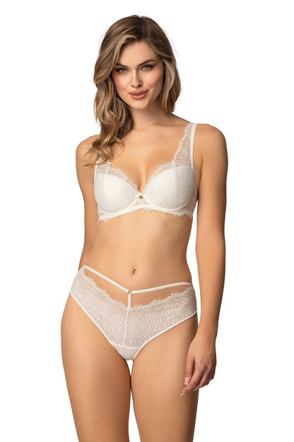 Elegant Solei Push-Up Bra by Mat in a milky shade featuring delicate lace finishing, designed for a perfect fit and comfortable wear, enhancing femininity and natural shape.