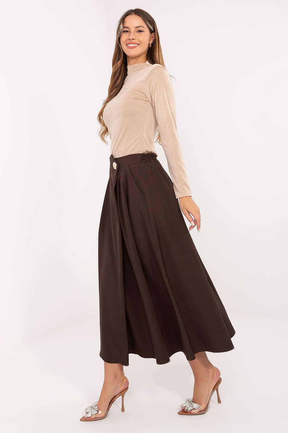 Versatile midi skirt by Rue Paris with side pockets, elegantly styled for casual and formal occasions.