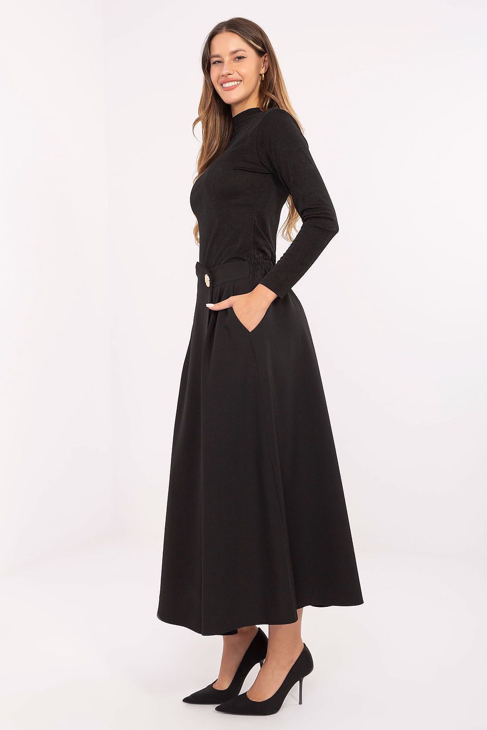 Chic Rue Paris midi skirt showcasing comfort with an elastic back, perfect for all-day wear.