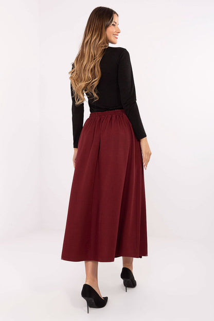 Detailed display of the Rue Paris Elegant Midi Skirt’s side pockets and decorative buttons, reflecting a blend of style and functionality.