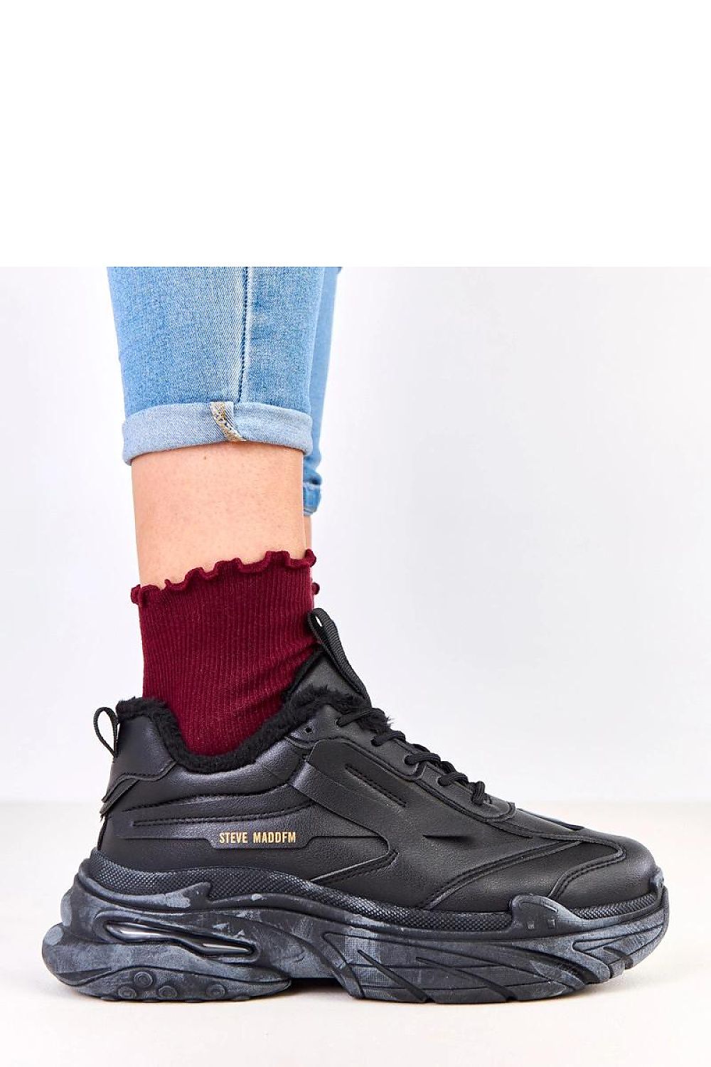 Solea’s luxury sports shoes showcasing soft fur lining, designed for comfort and warmth, perfect for colder days.