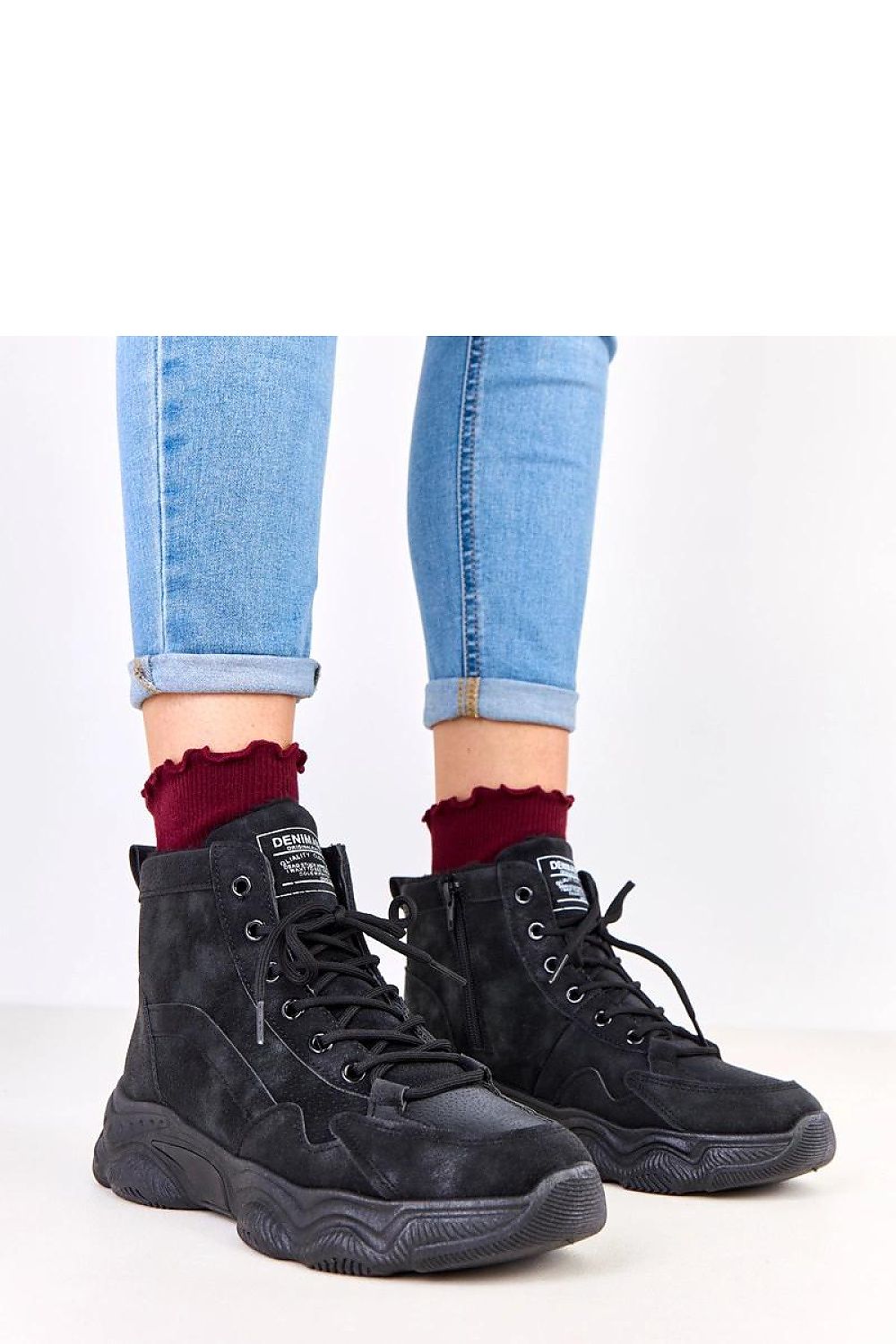 Luxury Solea stylish fur-lined ankle boots featuring a 9.5 cm shaft and 4 cm platform, elegantly designed for winter wear.