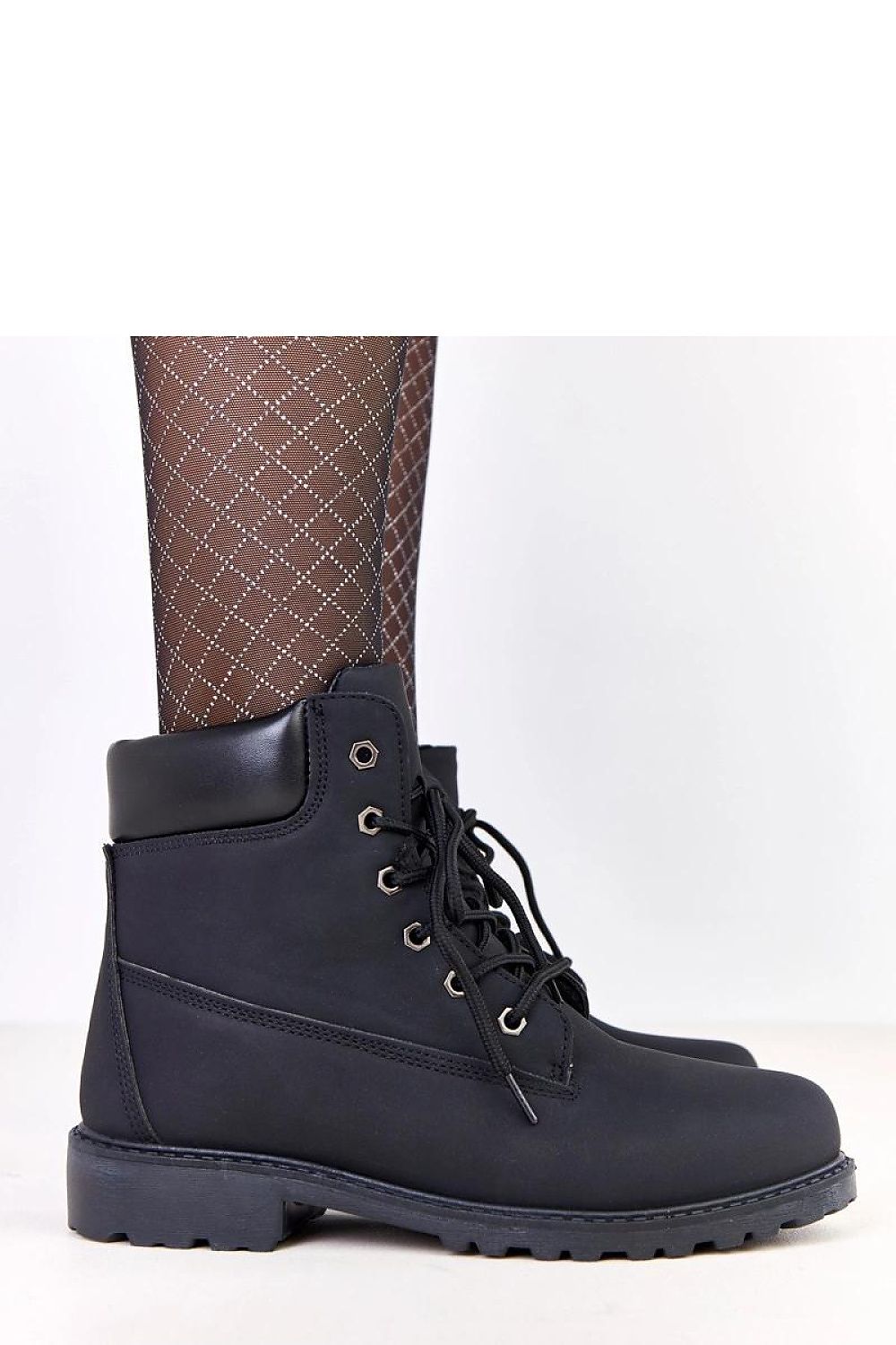 Solea Stylish Women's Winter Boots showcasing elegant synthetic leather exterior and luxurious fur lining, perfect for winter fashion.