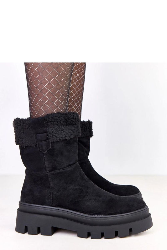 Elegant ankle boots with a chunky sole in black eco leather by Solea, showcasing rounded toe, fur lining, and zip closure for easy wear and warmth.