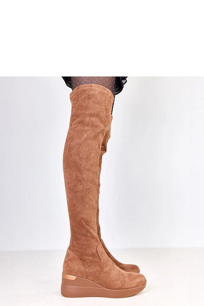 Solea's beautifully crafted Roland boots, featuring a fitted over-the-knee silhouette, perfect for a sophisticated and chic outfit.