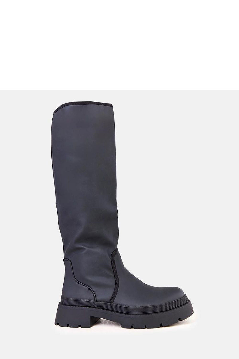 High-quality faux leather thigh-high boots from Solea, combining comfort and style for an elegant winter wardrobe.