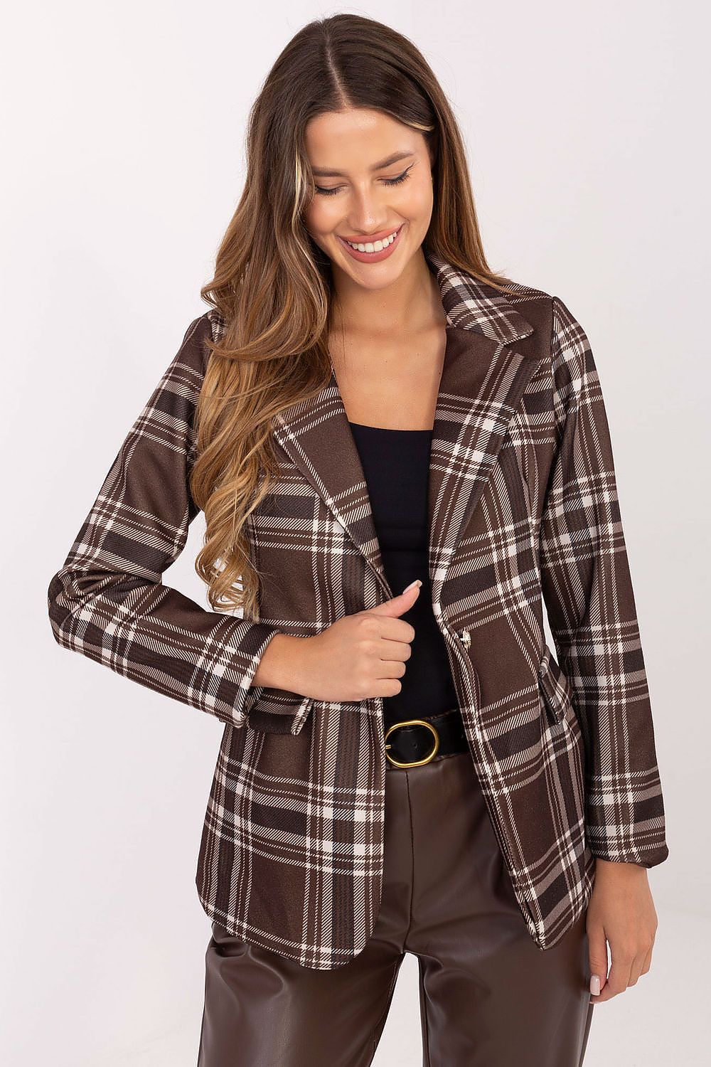 Elegant women's checked blazer by Rue Paris featuring shoulder pads, perfect for a sophisticated look.