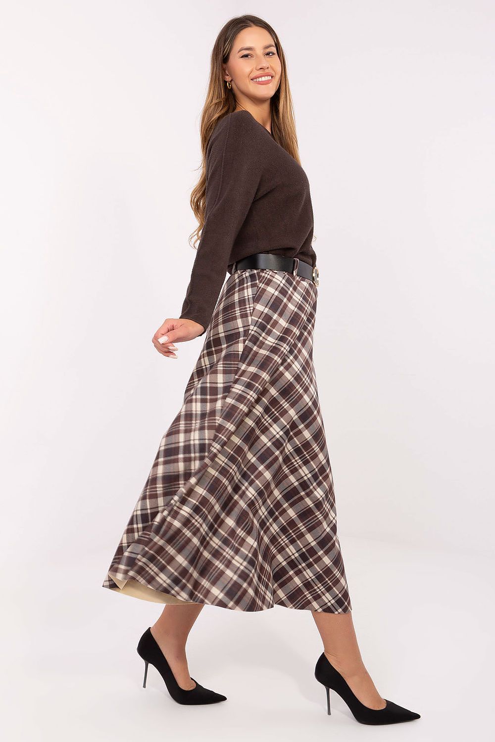 Luxurious flared checkered midi skirt by Rue Paris with a stylish belt accent, designed for comfort and visual elegance.