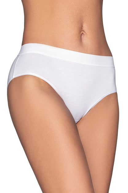 Gorteks luxurious three-pack cotton thong set in elegant beige, black, and white, designed for comfort and style. Perfect everyday wear by Gorteks.