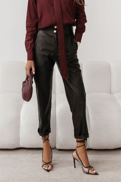 Elegant NOAH cigarette pants in black for women by LaBalancia, showcasing a stylish and comfortable fit ideal for modern wardrobe.