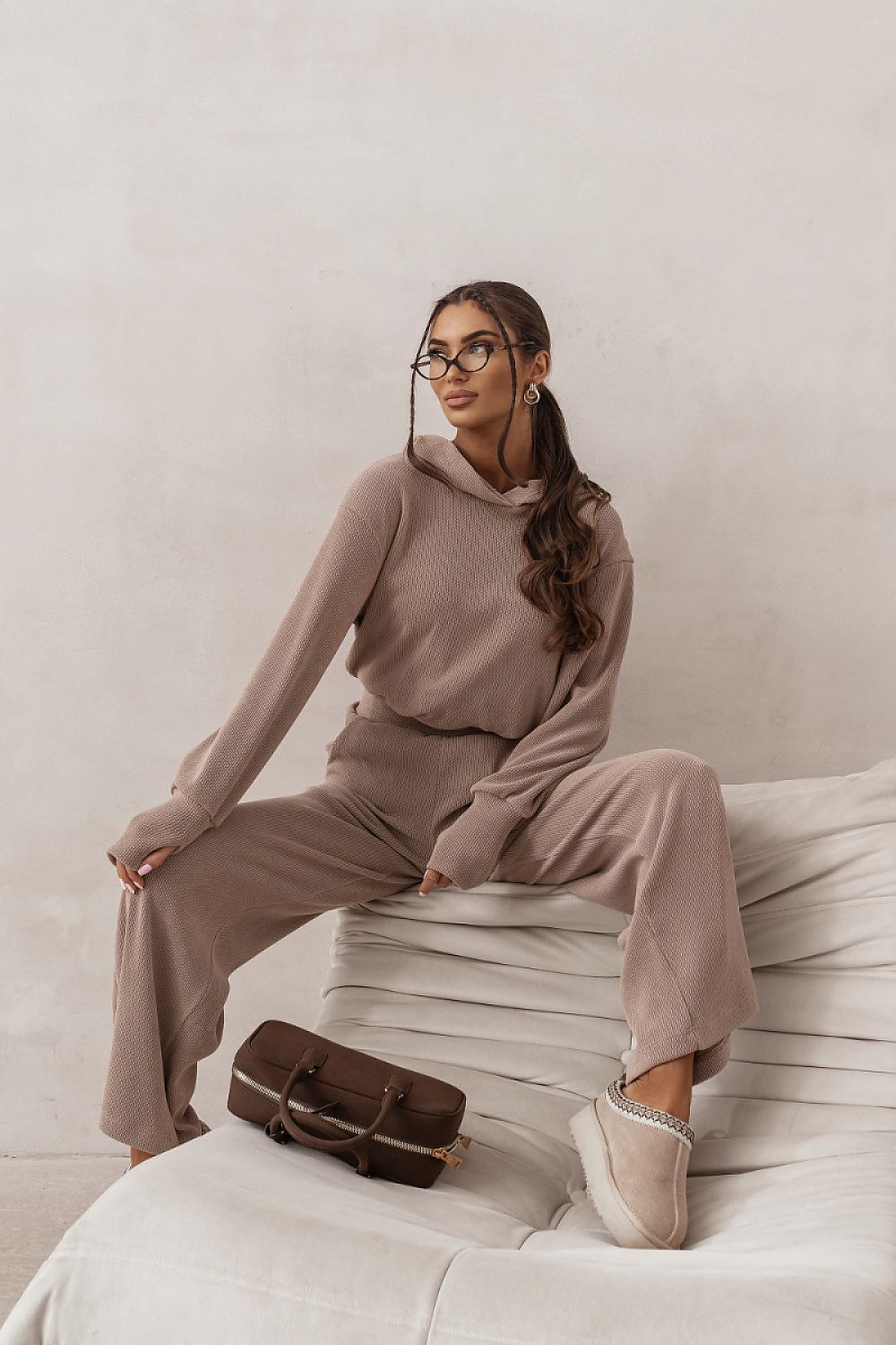 LaBalancia Hope Set in elegant beige, featuring a classic-cut sweatshirt and comfortable pants, perfect for everyday and special occasions.