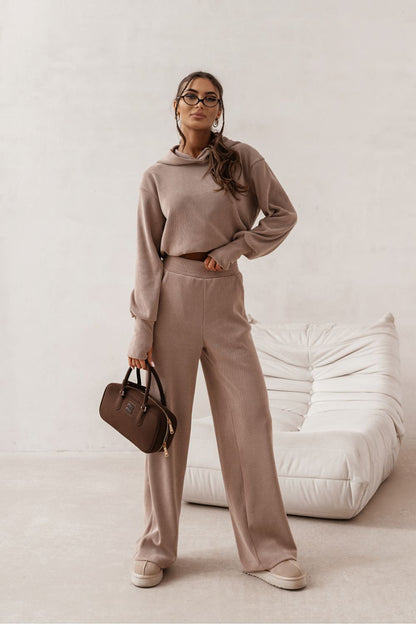 Luxurious LaBalancia Hope Set, showcasing soft viscose blend with loose fit sweatshirt and elastic waist pants, designed for style and comfort.