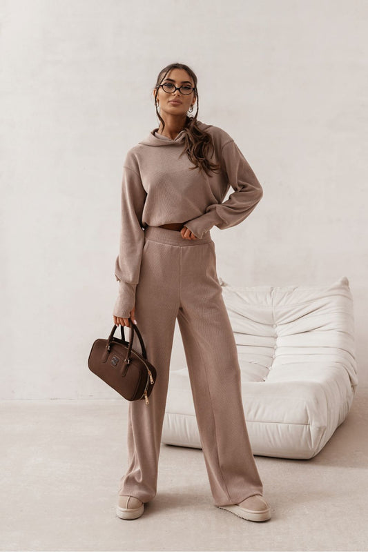 Luxurious LaBalancia Hope Set, showcasing soft viscose blend with loose fit sweatshirt and elastic waist pants, designed for style and comfort.