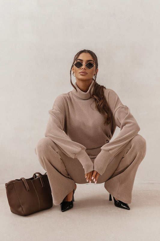 Elegant beige PRIAH set by LaBalancia featuring a stylish sweatshirt and pants, crafted for comfort with high-quality fabric, perfect for sophisticated casual wear.