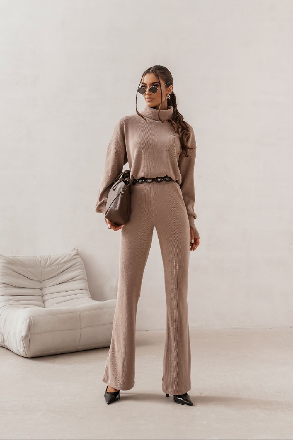 Luxurious beige PRIAH set from LaBalancia showcasing a chic design sweatshirt and matching pants, designed for women seeking elegance and comfort in their everyday attire.