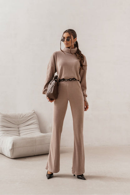 Luxurious beige PRIAH set from LaBalancia showcasing a chic design sweatshirt and matching pants, designed for women seeking elegance and comfort in their everyday attire.