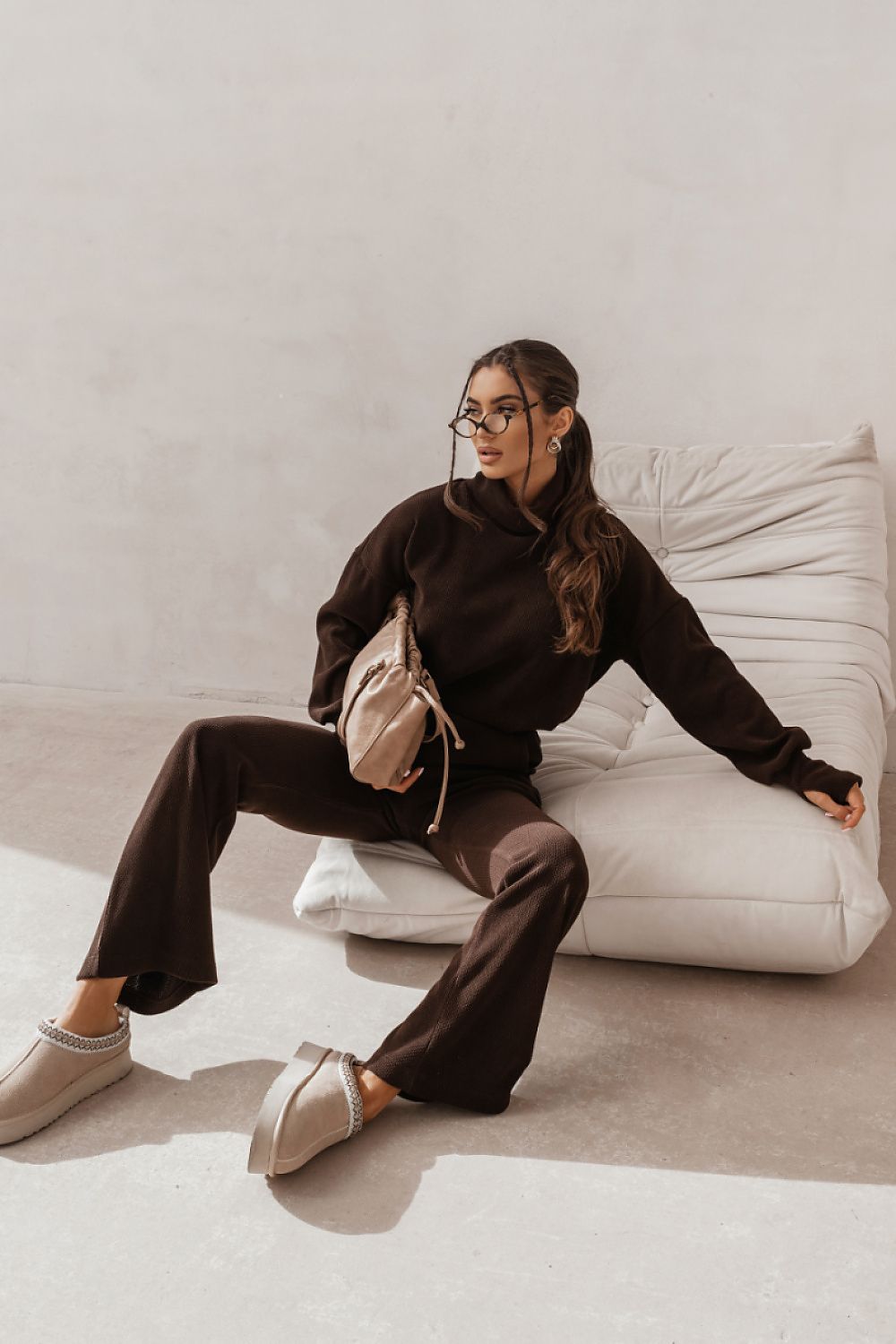 LaBalancia Priah Brown Set showcasing an elegant hoodie and fitted pants in a luxurious brown colour, designed for modern comfort and available in sizes XS/S and M/L.